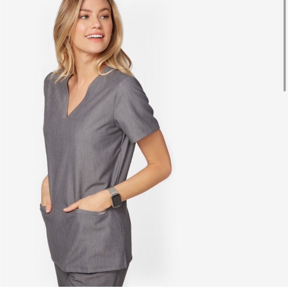 Figs Casma Graphite Gray Three-Pocket Scrub V Neck Top XS